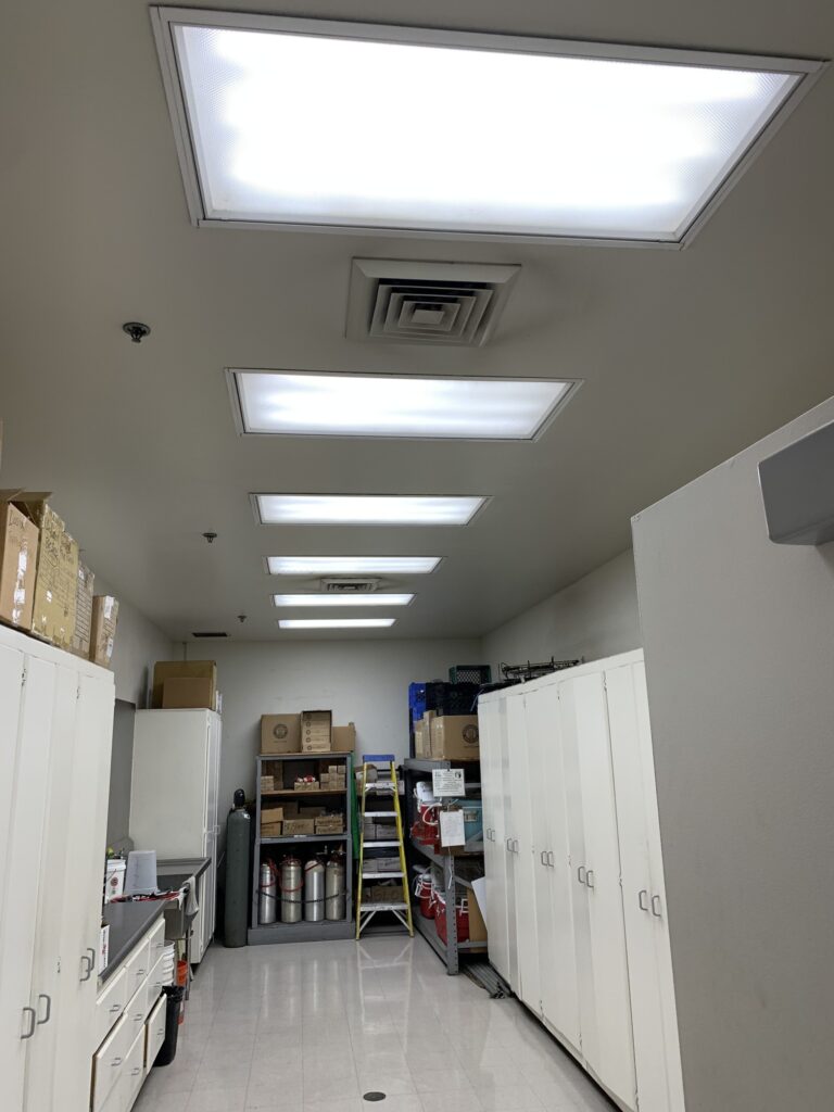 Retrofit around 300 fluorescent tube light bulbs for LED 14W/4000K/277V