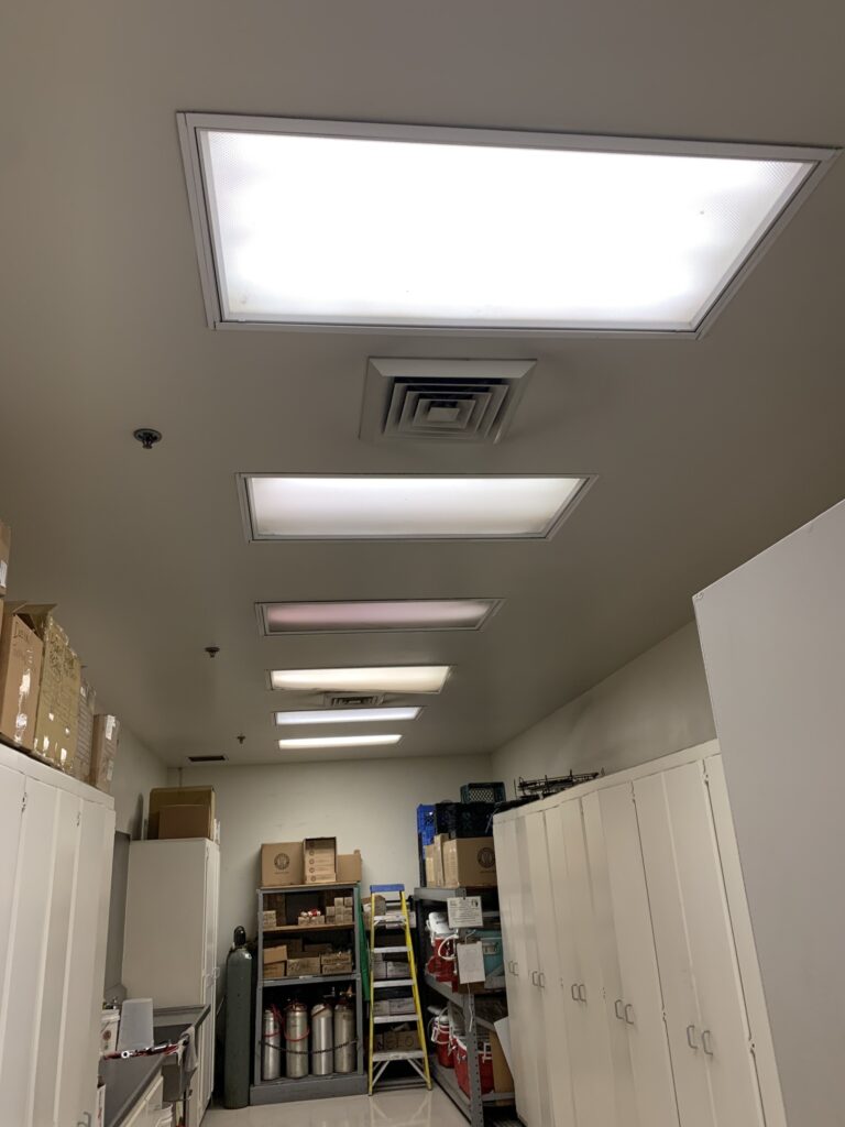 Retrofit around 300 fluorescent tube light bulbs for LED 14W/4000K/277V